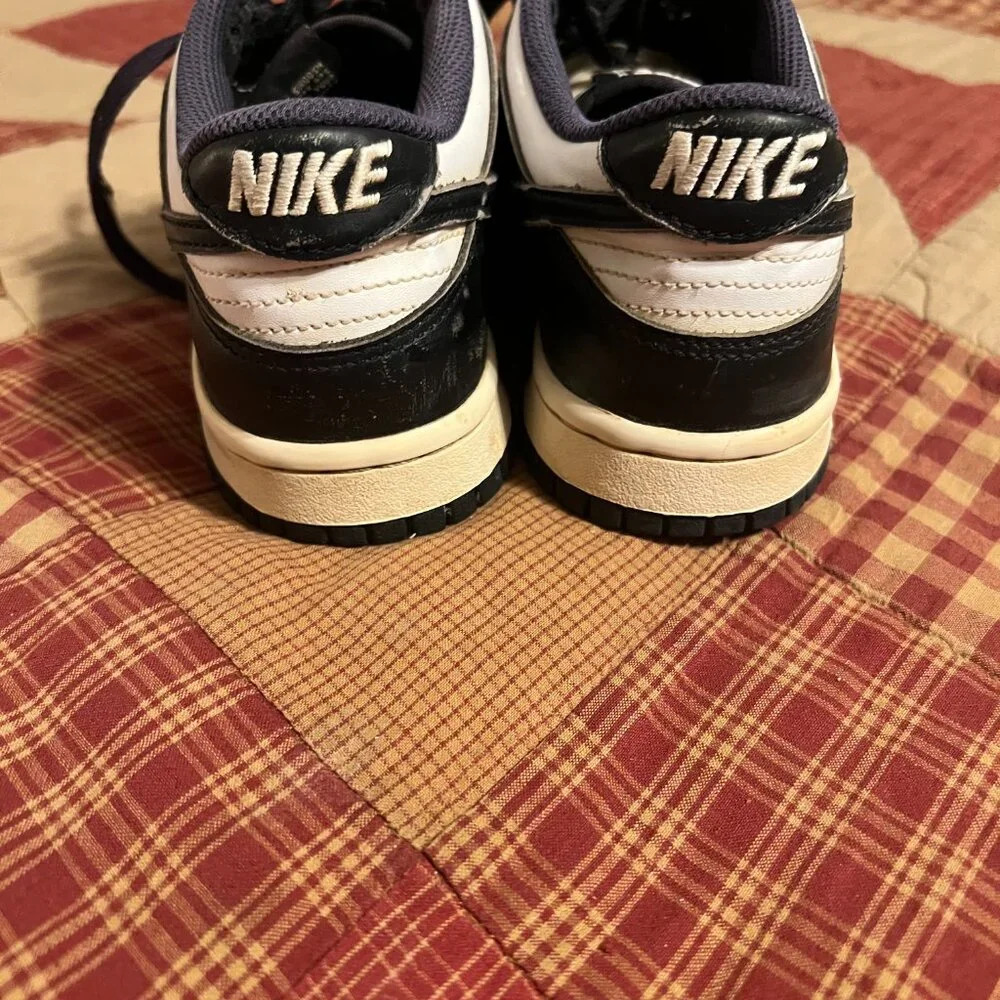 Nike Panda Dunks - Picture 2 of 4